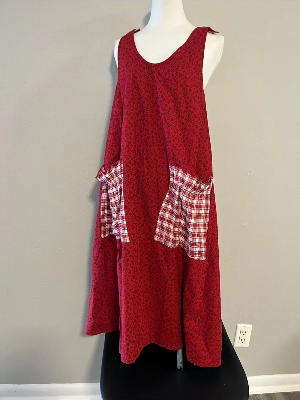 April Cornell Red Floral Crossback Apron with Plaid Pocket